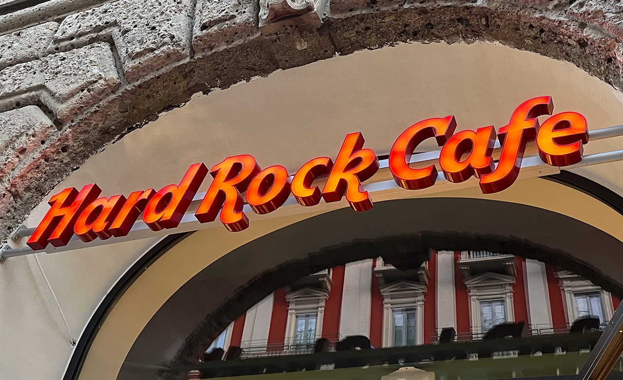 visivart-news-manutenzione-insegne-luminose-2025-02